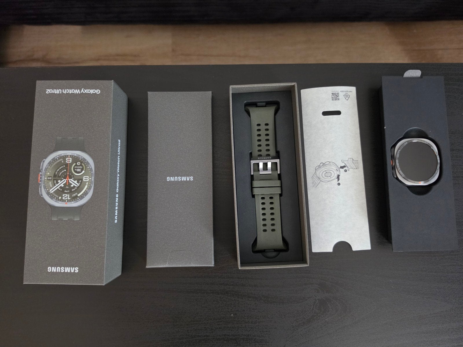 Foto 2 van Samsung Galaxy Watch Ultra 2 Titanium Silver