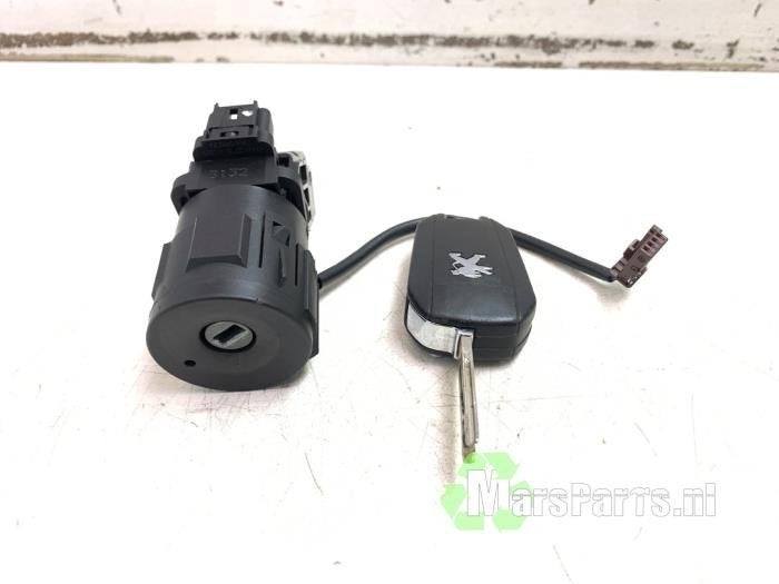 Kontaktslot + Sleutel van een Peugeot 208, Gebruikt, -, -, Ophalen of Verzenden