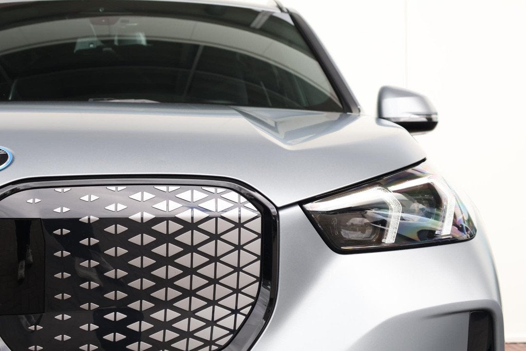 BMW iX1 eDrive20 67 kWh M Sport Edition | SoH 100% | Sportpa, Auto's, BMW, 514 km, Gebruikt, Metallic lak, Met garantie (alle)