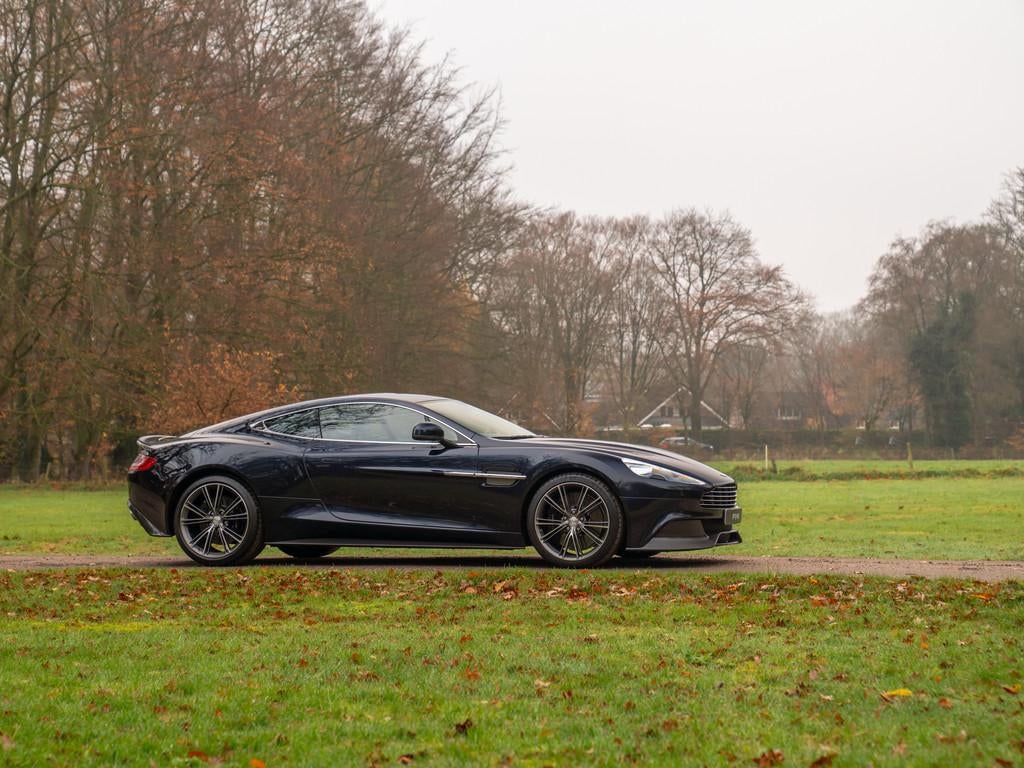 Aston Martin Vanquish 6.0 V12 Touchtronic | Carbon Exterior, Auto's, Aston Martin, Automaat, Euro 5, Huisgarantie, Bedrijf