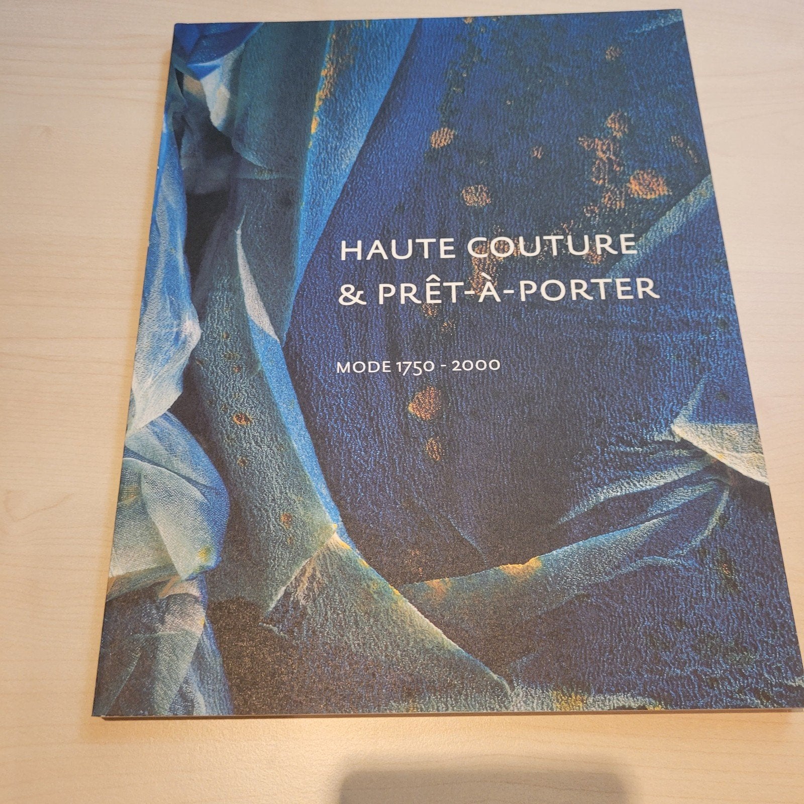 Haute Couture & Prêt-à-Porter: Mode 1750-2000, Ophalen of Verzenden, Zo goed als nieuw, Mode algemeen, Ietse Meij
