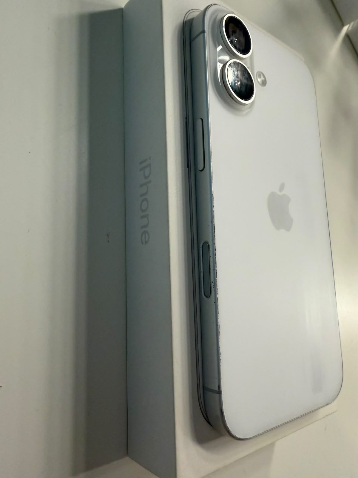 Foto 9 van Iphone 16 white 128GB