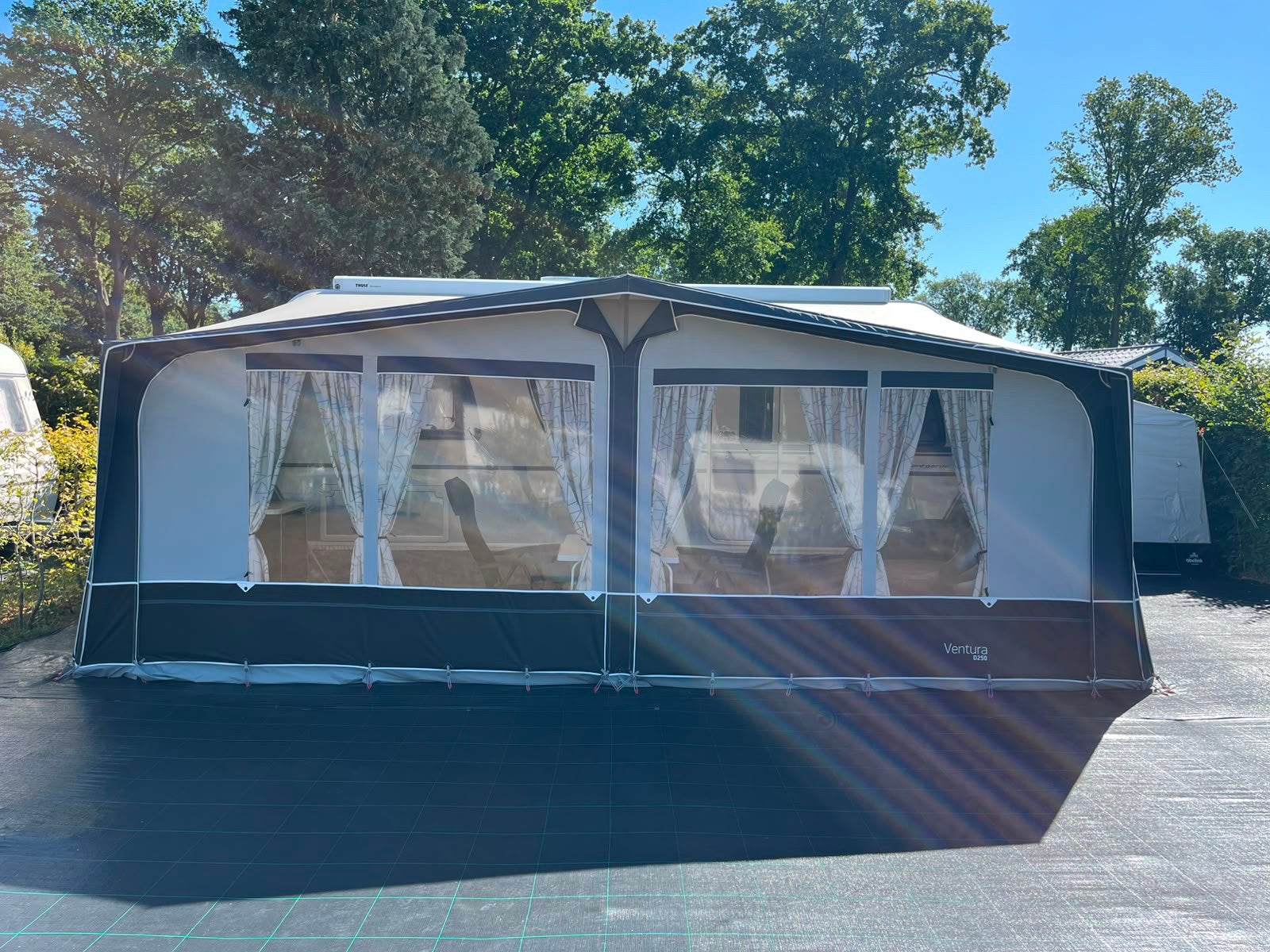 Voortent Ventura Pacific D250 antracite A1025/G19 (Isabella), Ophalen, Zo goed als nieuw, Overige merken