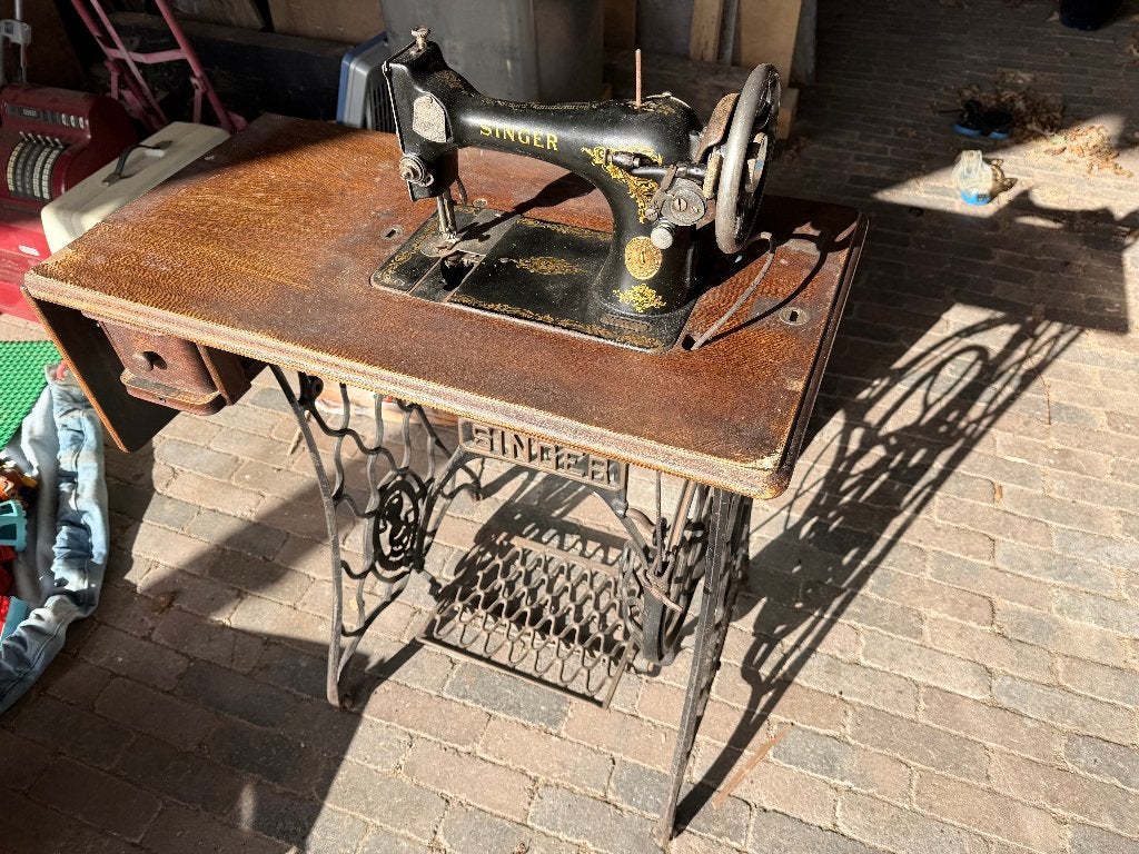 Singer naaimachine met voetaandrijving, Ophalen, Gebruikt, Zwart, Brocante