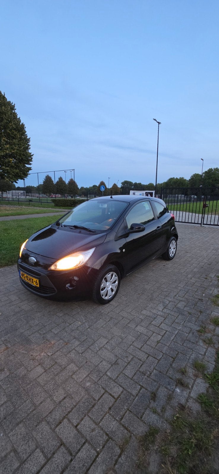 Ford ka Titanium,APK,NAP Nederlandse Auto,onderhoud historie, Auto's, Voorwielaandrijving, Dealer onderhouden, Stof, 4 cilinders