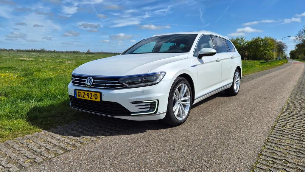 Volkswagen Passat 1.4 TSI 160KW GTE Phev VAR Dsg6 2016 Wit, Zwart, Leder en Stof, Wit, 59 km/l