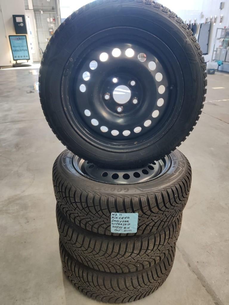 Set winterbanden op Staal Kia Ceed 2017-22, Ophalen, Gebruikt, 16 inch, Banden en Velgen
