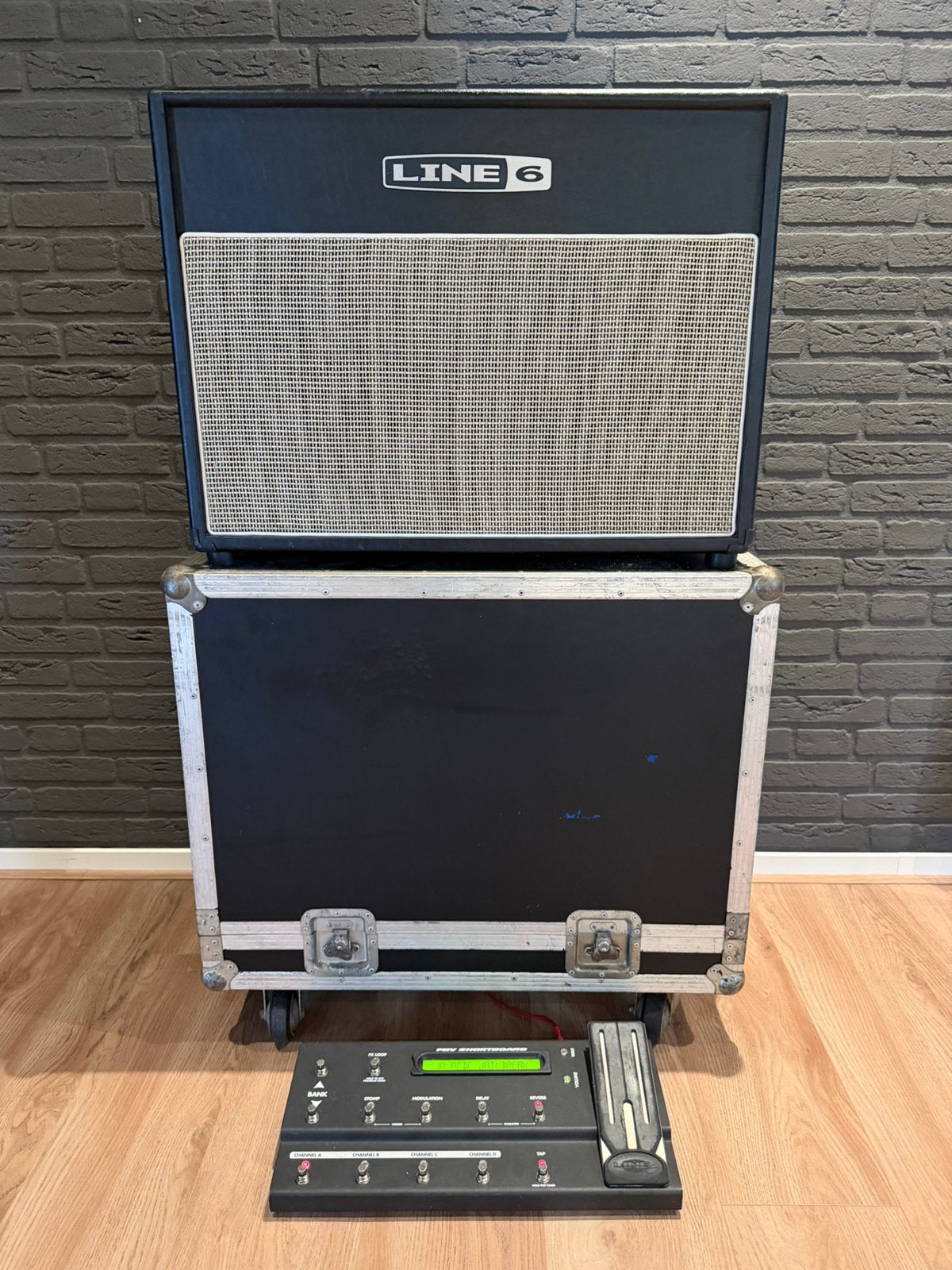 Line6 Flextone III + flightcase, Muziek en Instrumenten, Ophalen, Gebruikt, Gitaar, 100 watt of meer