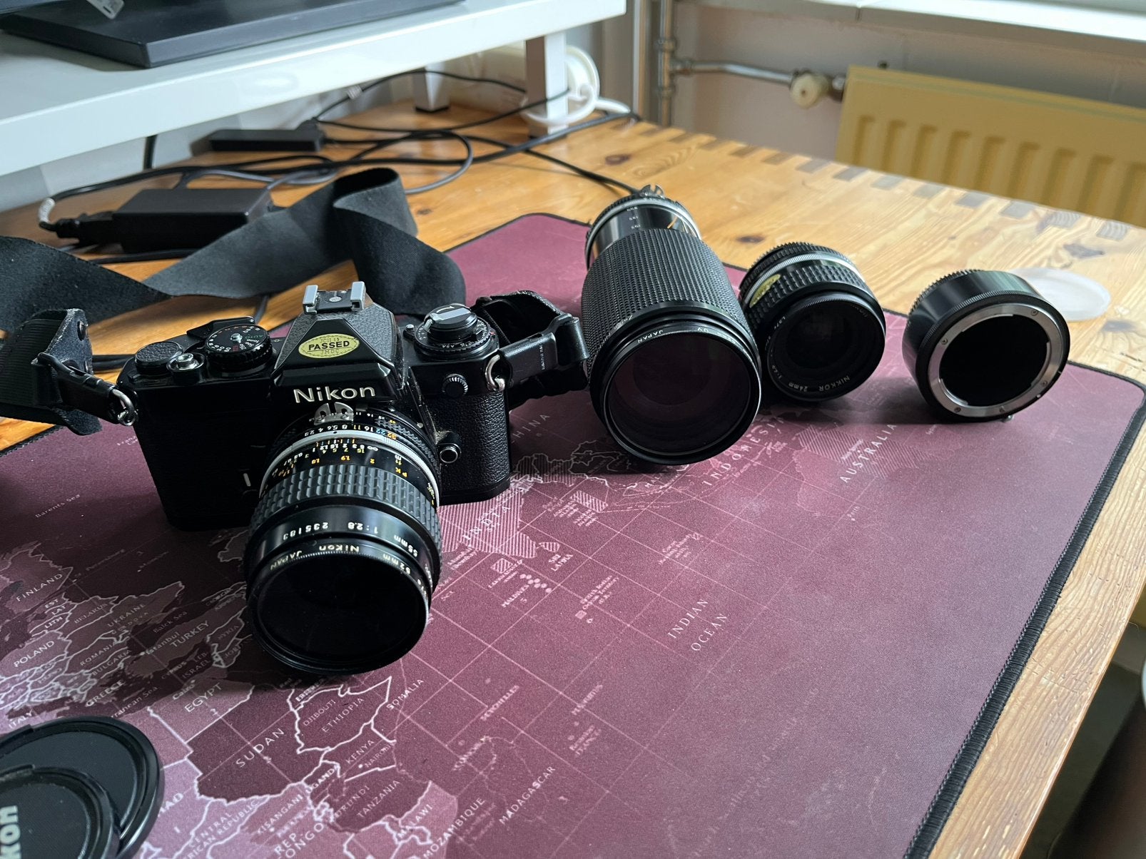 Nikon FE  met 55mm lens,80-200 zoom,24 groothoek,macroring, Audio, Tv en Foto, Fotocamera's Analoog, Ophalen, Zo goed als nieuw