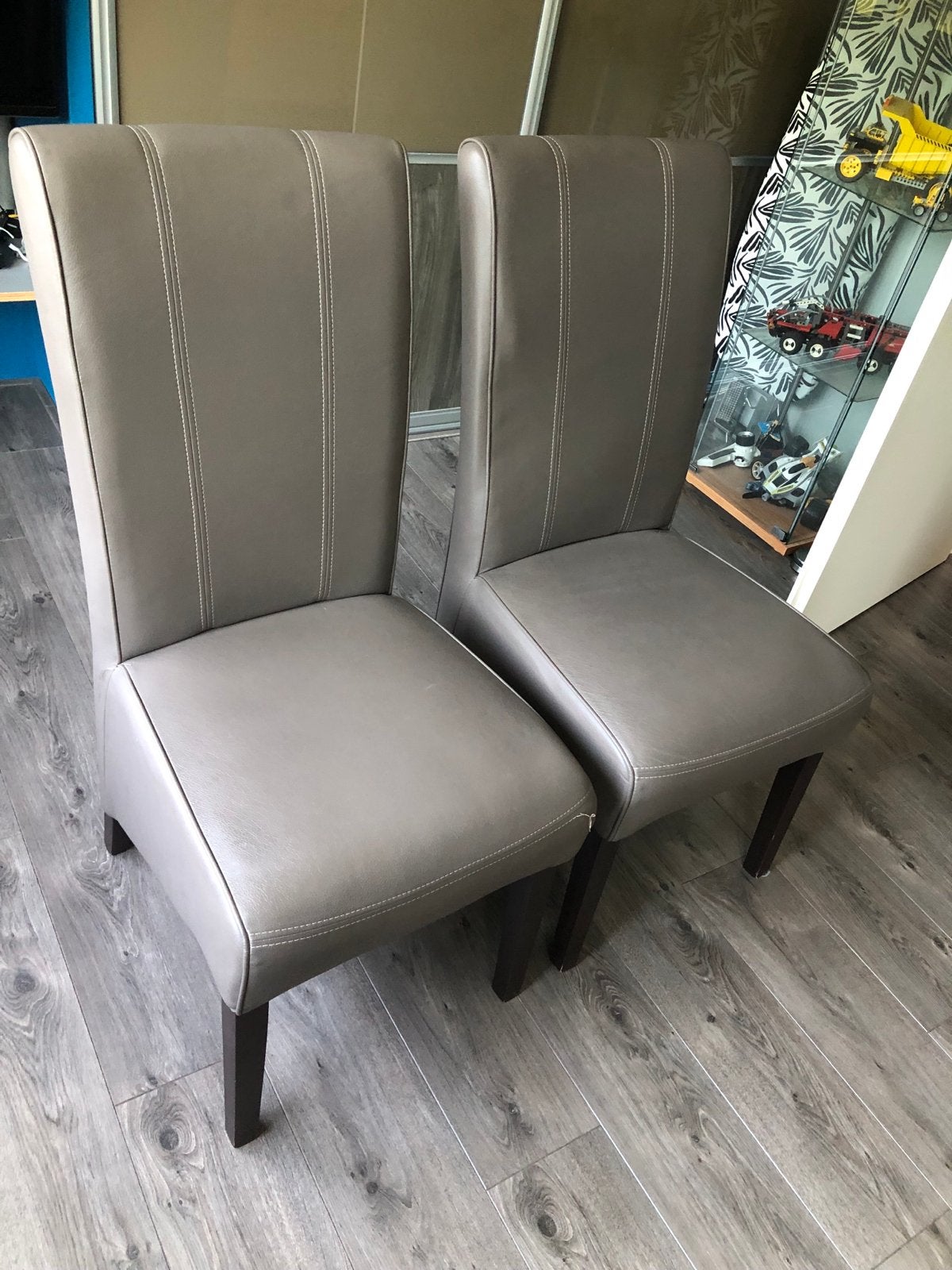 2 Stoelen - taupe perfecte staat, 103cm hoog, 47cm zithoogte, Huis en Inrichting, Stoelen, Ophalen, Gebruikt, Twee, Overige kleuren