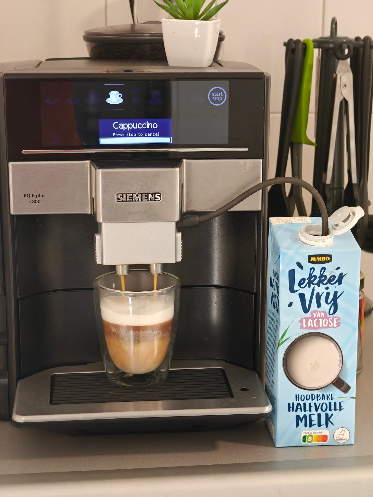 Siemens EQ.6 plus s800 volautomatische espressomachine, Witgoed en Apparatuur, Ophalen, Afneembaar waterreservoir, Gebruikt, 2 tot 4 kopjes