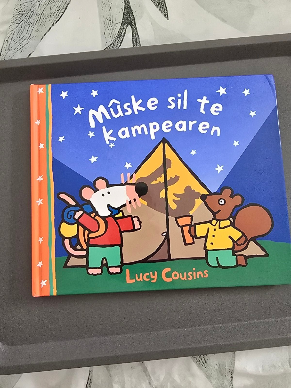Lucy Cousins - Muske sil te kampearen, Fictie algemeen, Ophalen of Verzenden, Lucy Cousins, Gelezen
