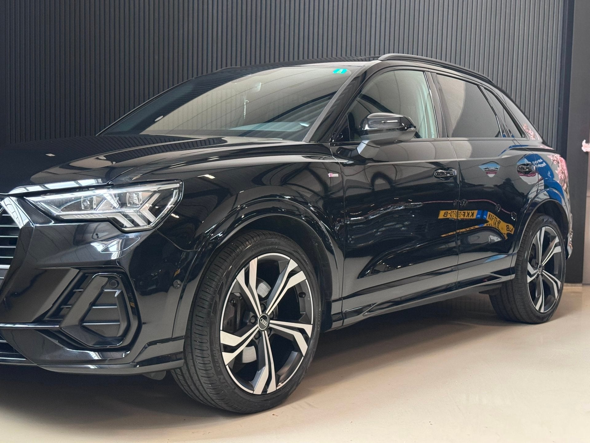 Audi Q3 40 TFSI quattro 3X S-LINE | PANO | B&O | SFEERVERL., Auto's, Automaat, Dealer onderhouden, Gebruikt, Zwart