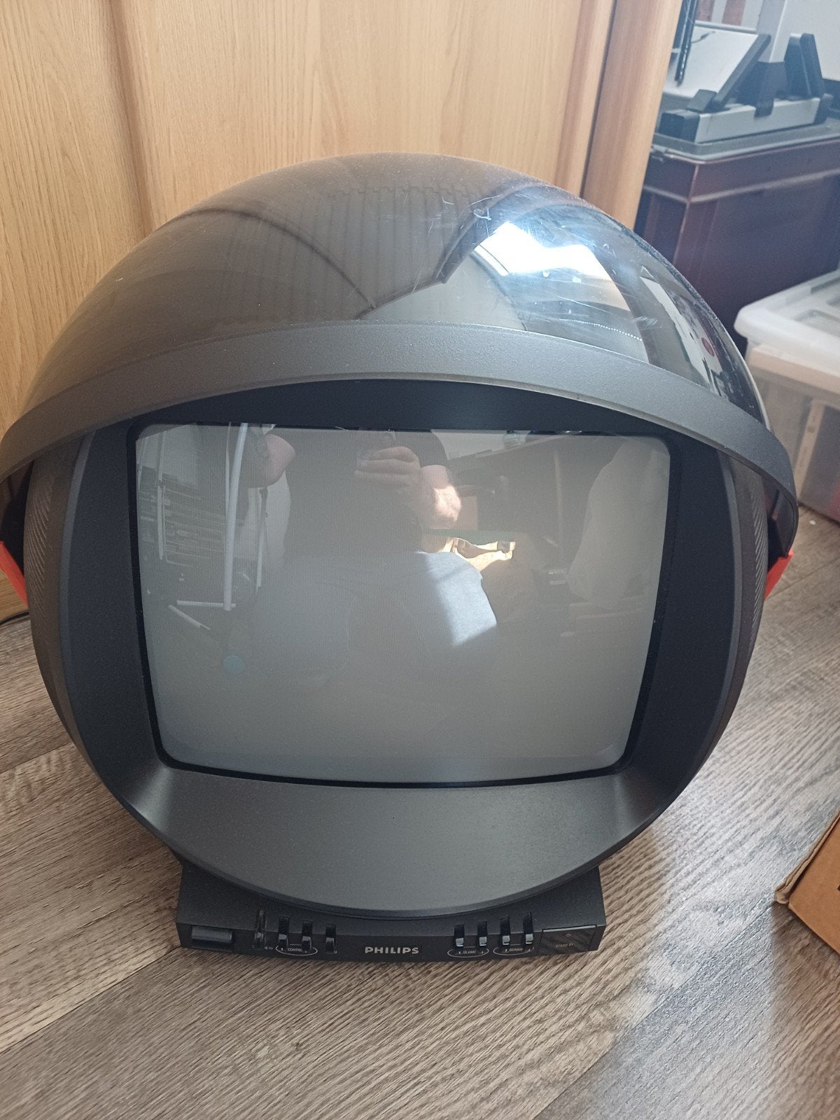 mooie helm tv werkt goed, Ophalen of Verzenden