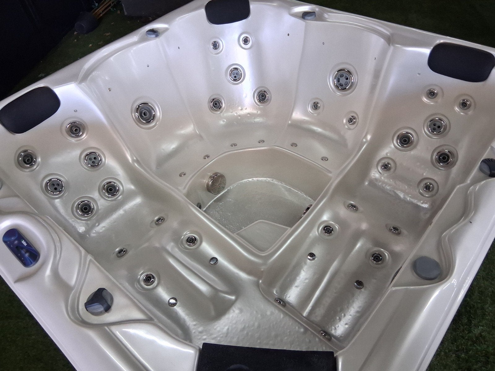 Balboa jacuzzi met 2 ligplaatsen incl bezorging&garantie, Ophalen of Verzenden, Gebruikt