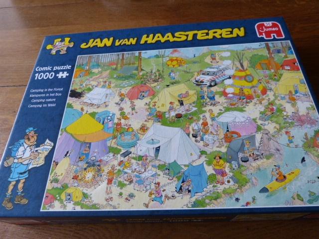 Jan van Haasteren-Kamperen in het bos, 1000 stukjes, Ophalen of Verzenden, 500 t/m 1500 stukjes, Zo goed als nieuw, Legpuzzel
