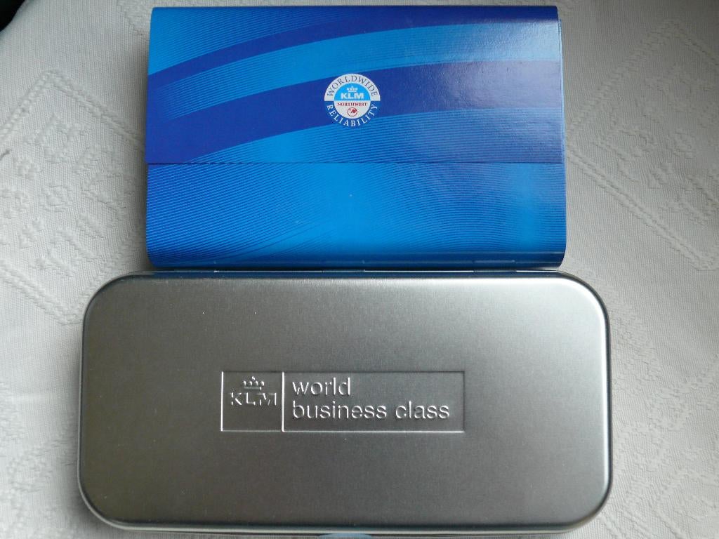 klm comfortset, Business class. blikken doosje, Verzamelen, Ophalen of Verzenden, Nieuw, Overige typen