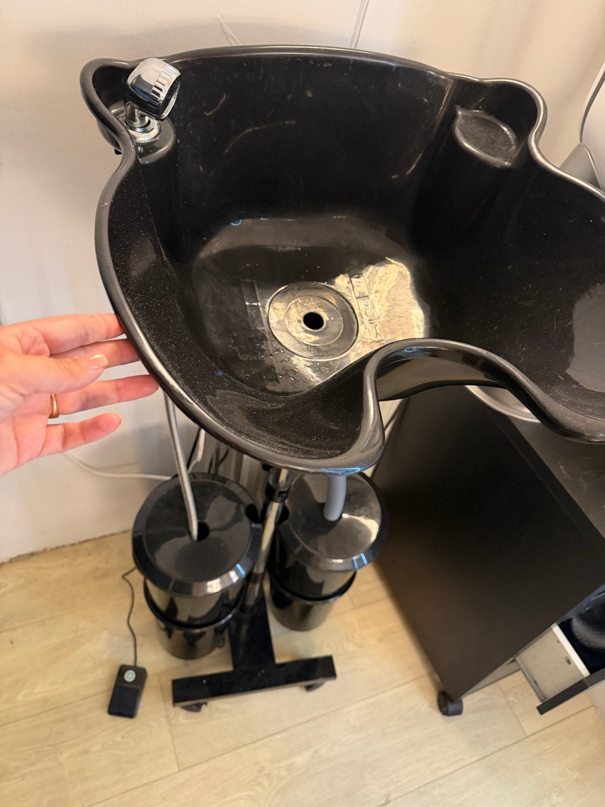 Kappers wasbak wasbak om haren uit te wassen, Ophalen