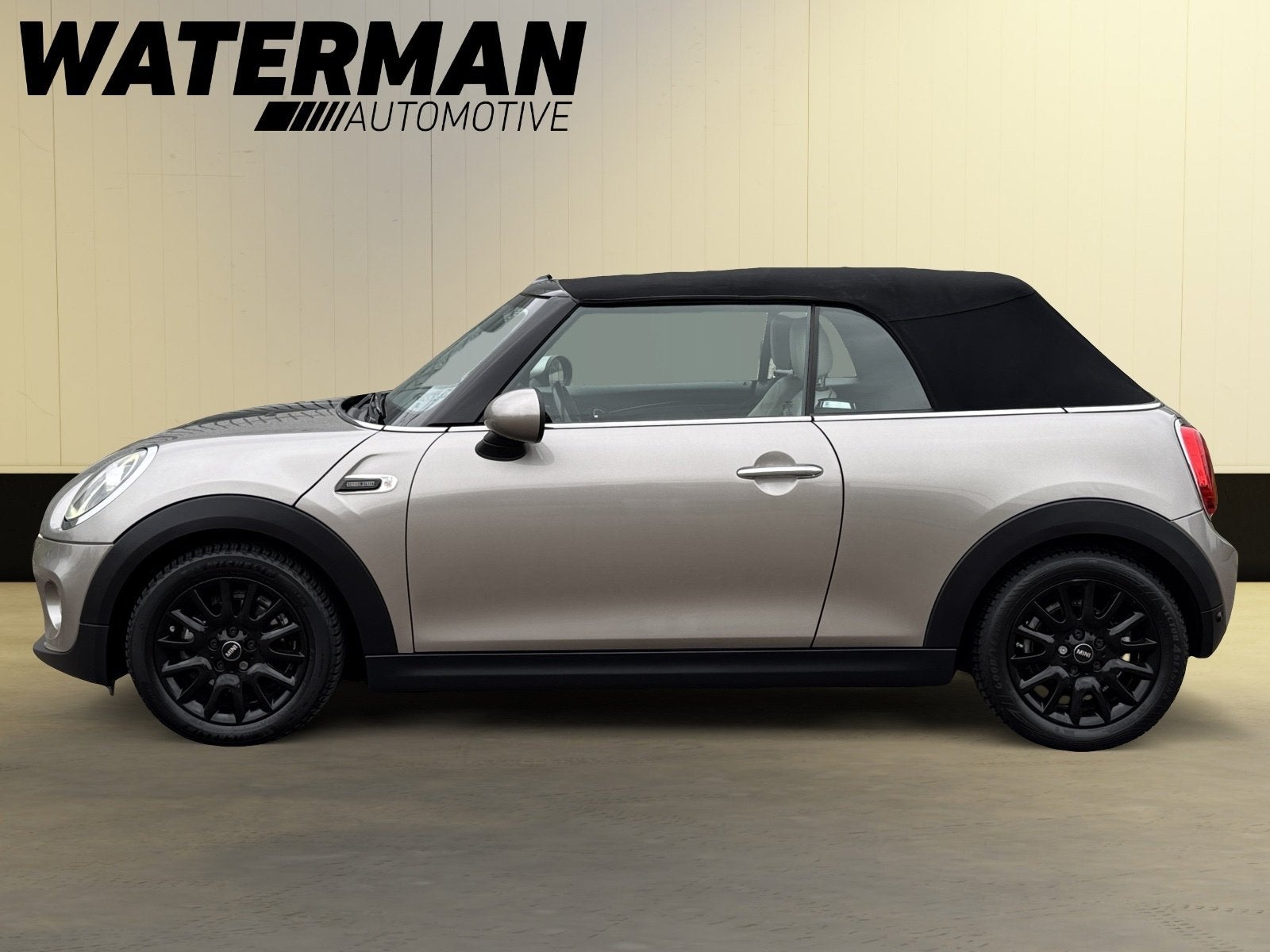 Mini Cabrio 1.5 Cooper CHILI FACELIFT LEDER/STOELVERWARMING/, Voorwielaandrijving, 136 pk, Gebruikt, Cabriolet