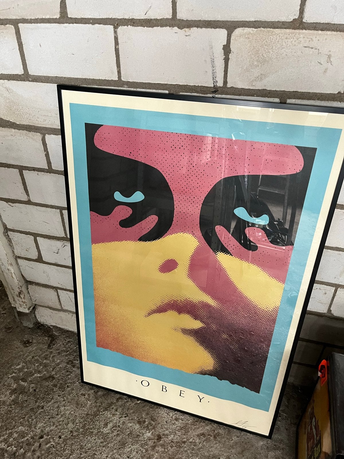 Obey Giant Shepard Fairey - Iconisch Kunstwerk Ingelijst, Ingelijst, Ophalen, Portret en Figuren, Zeefdruk