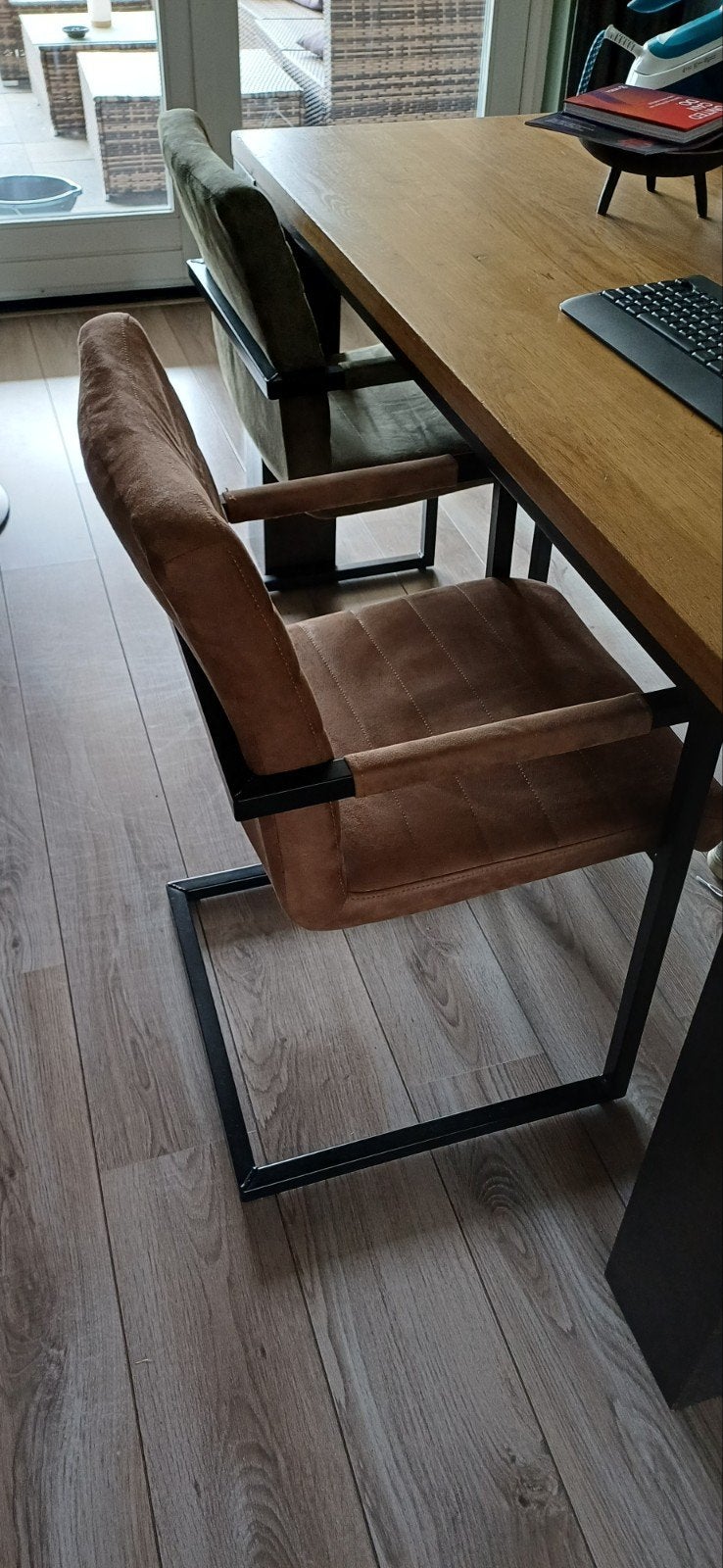 4 eetkamerstoelen olijfgroen en cognac, Huis en Inrichting, Stoelen, Ophalen, Gebruikt, Overige kleuren, Modern