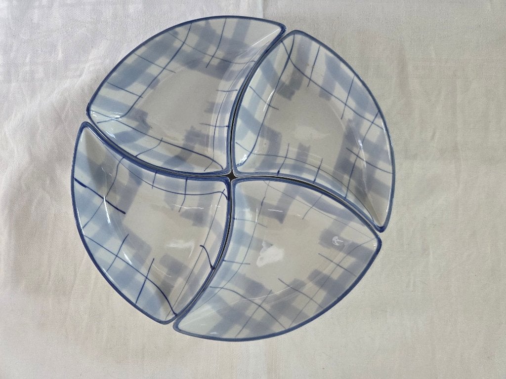 Vierdelige delftsblauwe schaal (past in elkaar tot 1 schaal), Huis en Inrichting, Woonaccessoires | Schalen en Manden, Porselein of Keramiek