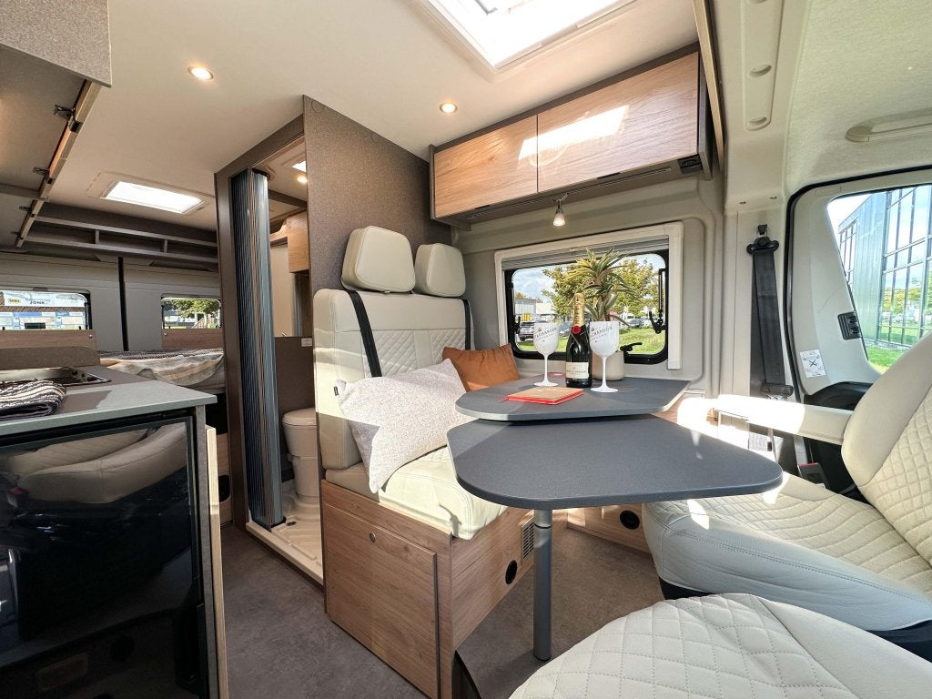 Dethleffs Globetrail 600 DS Active, Automaat, Buscamper of Camperbus, Fiat, Tot en met 2