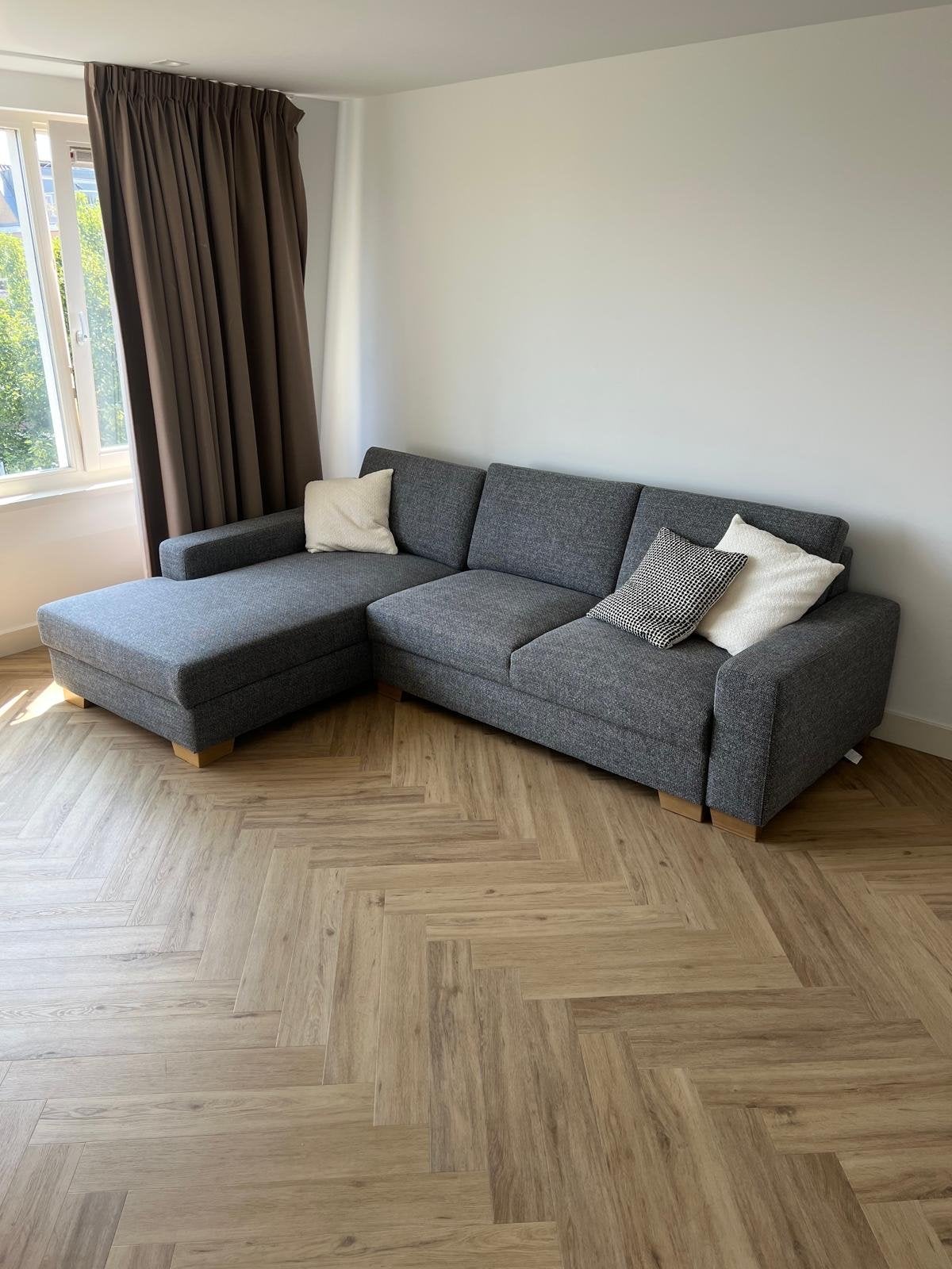 Moderne Hoekbank met Longchair - Grijs Stof, Ophalen, 250 tot 300 cm, Hoekbank, Zo goed als nieuw
