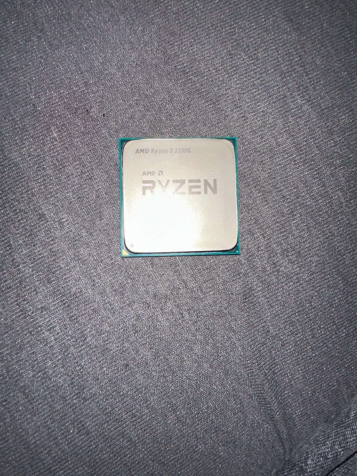 AMD Ryzen 3 3200G Processor, Computers en Software, Ophalen of Verzenden, Zo goed als nieuw, 4-core, 3 tot 4 Ghz