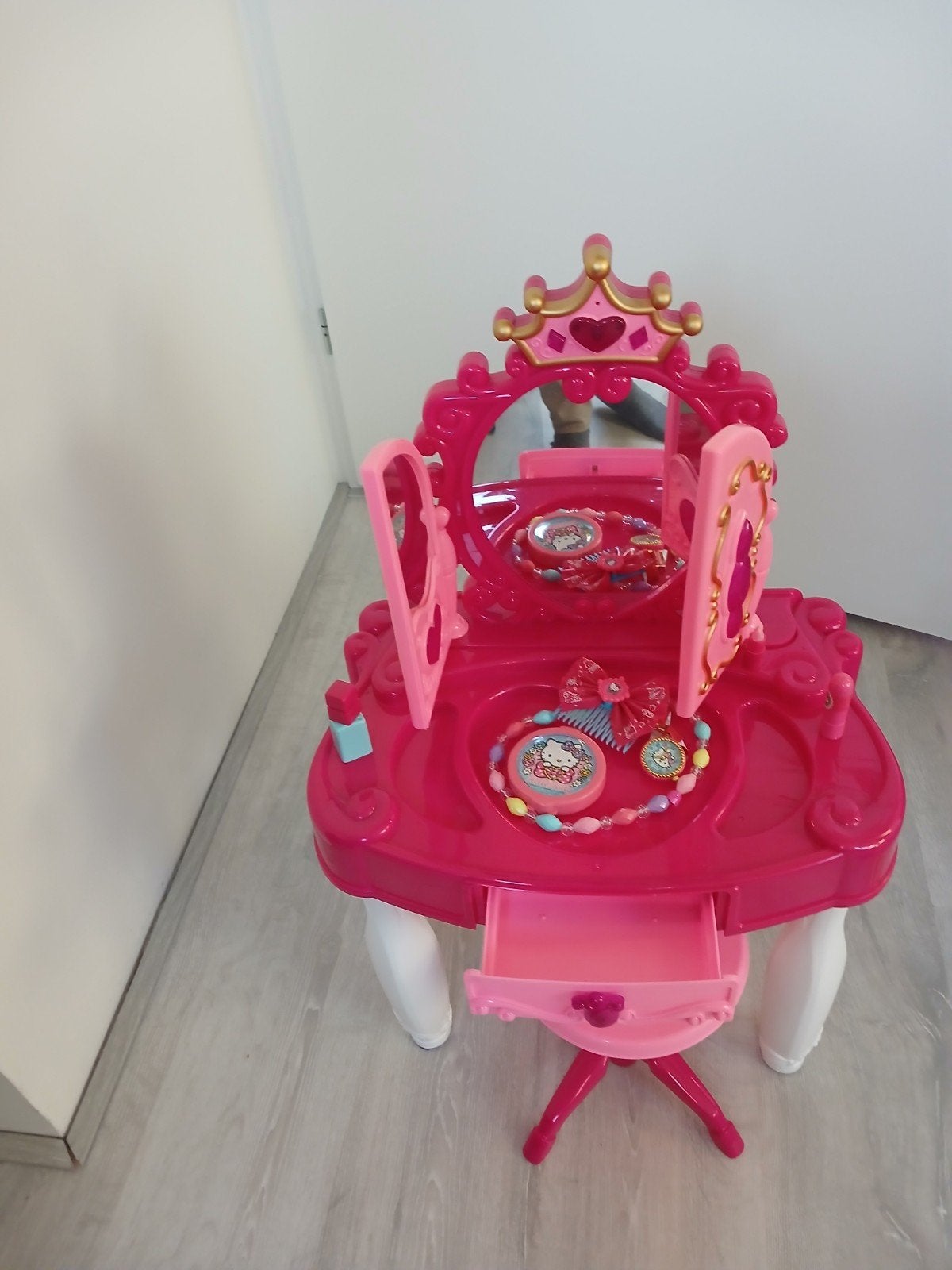 Hello Kitty kaptafel met accessoires en krukje, Ophalen of Verzenden, Gebruikt, Meisje