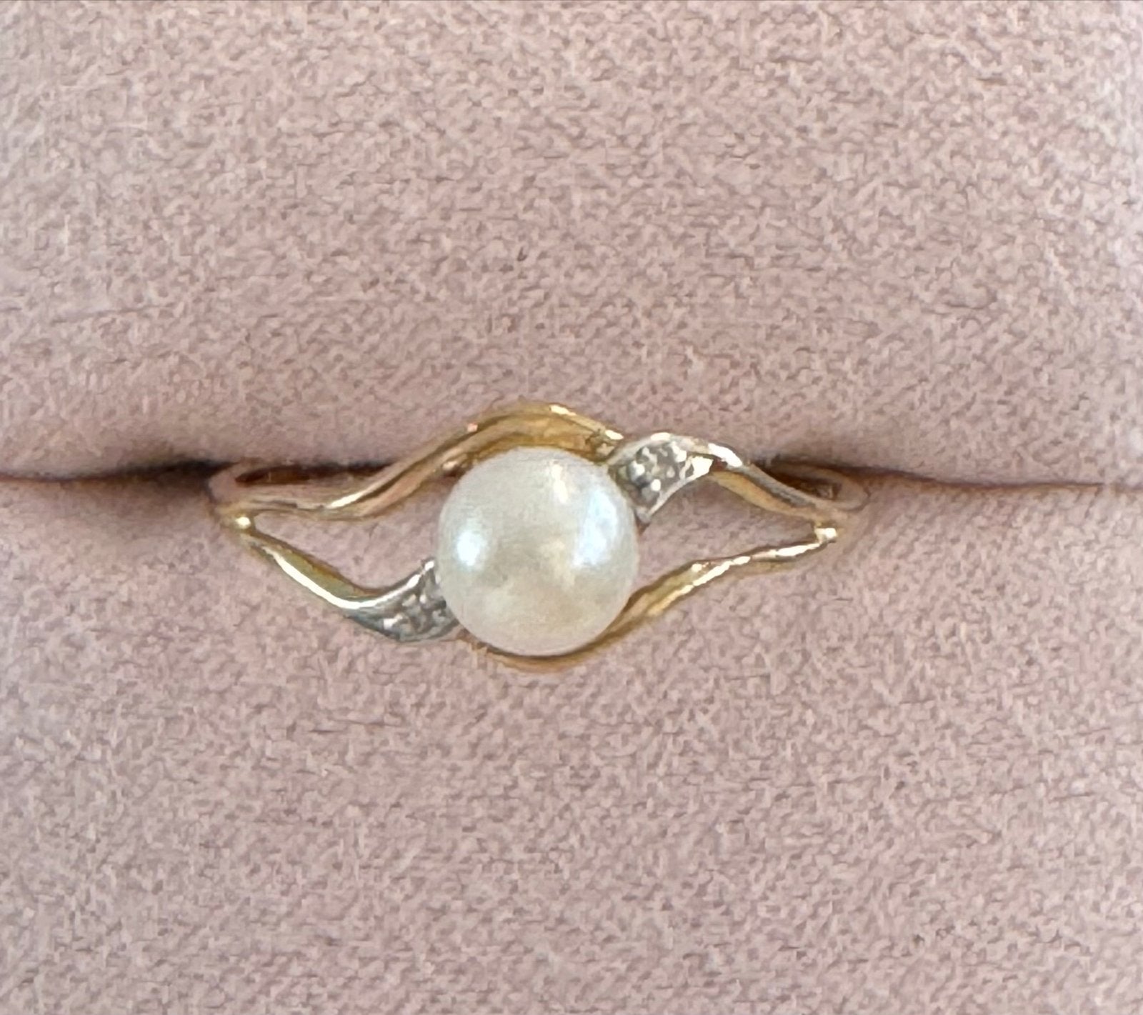 Gouden Ring-14 K met Parel en 2 diamantjes., Sieraden, Tassen en Uiterlijk, Ringen, Ophalen, Zo goed als nieuw, 17 tot 18, Dame