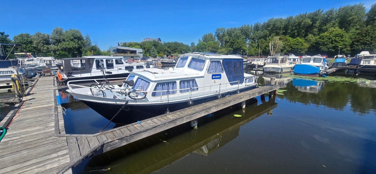 Nette stalen motorboot met kajuit en slaapplekken, Watersport en Boten, Motorboten en Motorjachten, Overige merken, 9 m, Gebruikt
