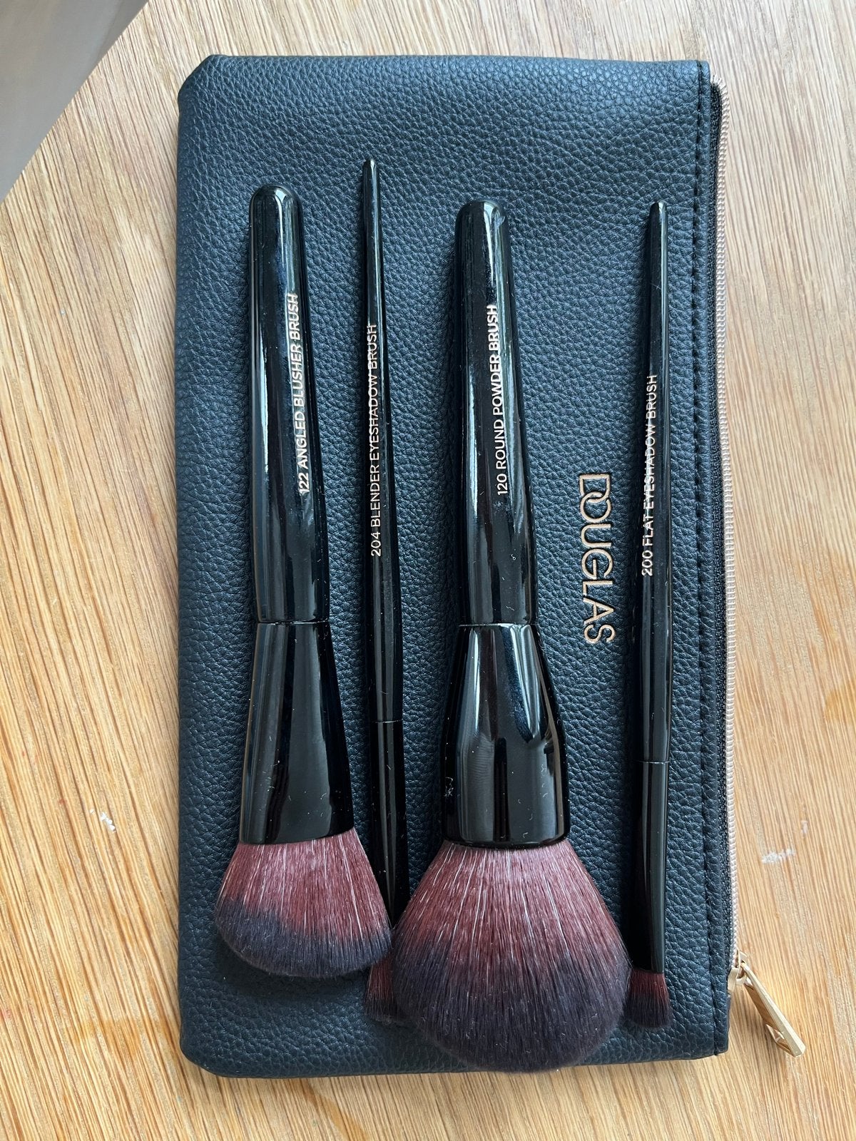 Douglas make-up kwastenset met etui, Gebruikt, Gehele gezicht, Zwart, Ophalen of Verzenden