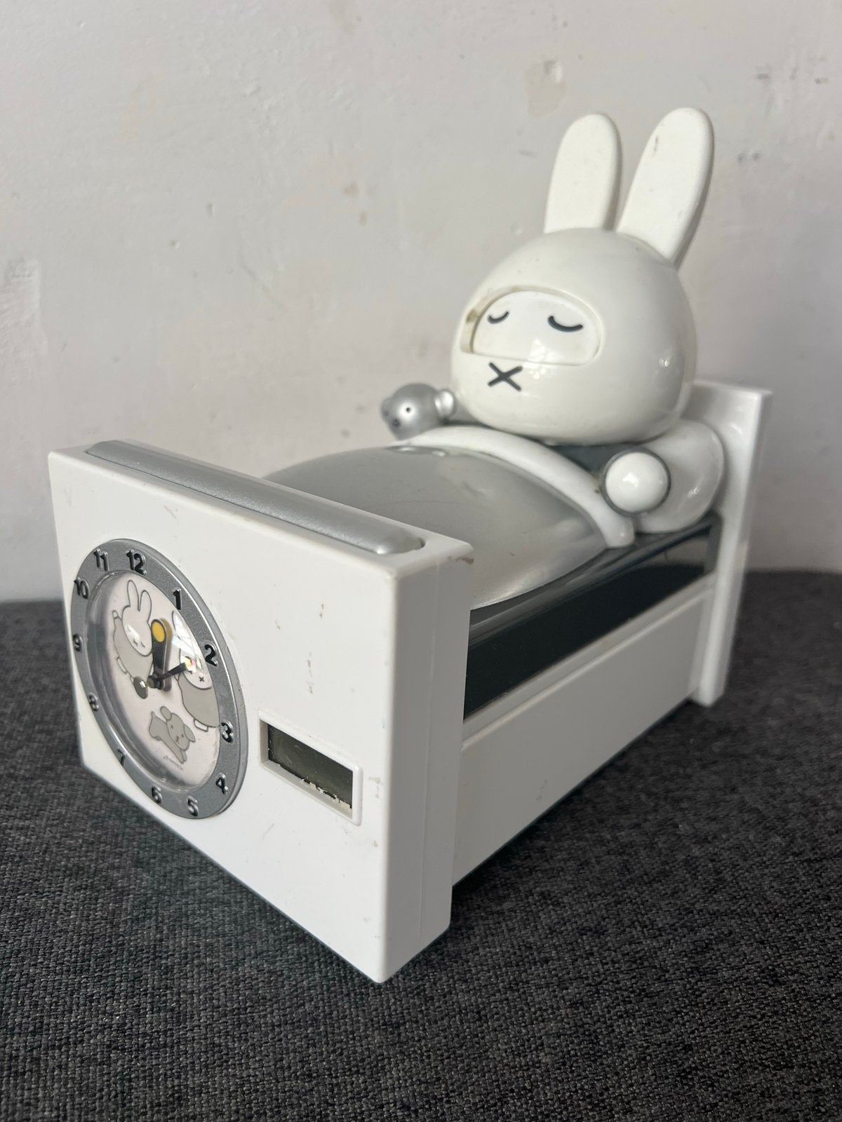 Miffy Wekker in Bed - Analoog - Wit/Zilver, Gebruikt, Wit, Analoog, Werkt op batterijen