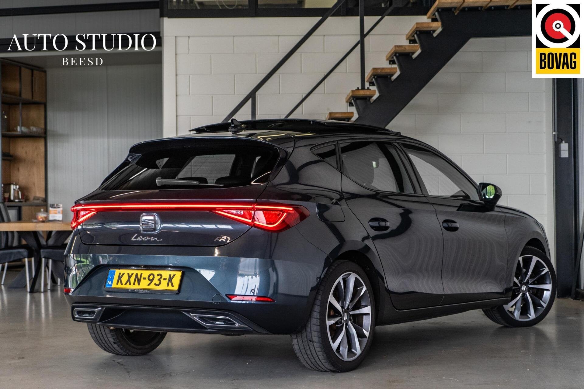 Seat Leon 1.5 TSI FR | Pano | Cam | Sfeer | Stoelverwarming, Dealer onderhouden, 4 cilinders, Leon, Leder en Stof