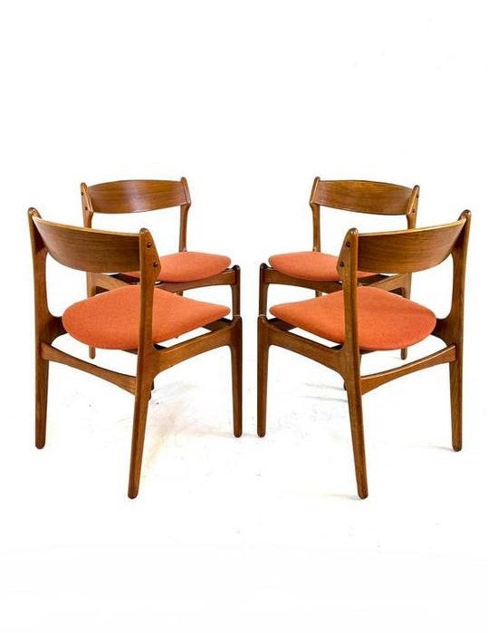 Set van 4 gerestaureerde eetkamerstoelen, Erik Buch ‘70, Hout, Erik Buch, Ophalen of Verzenden, Zo goed als nieuw