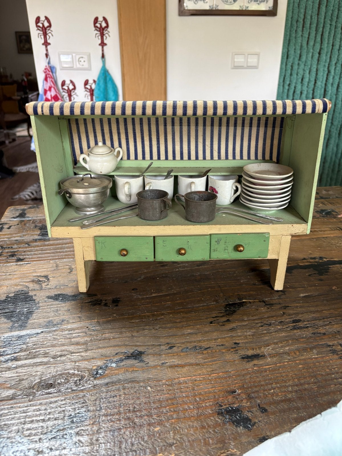 Antieke Poppenhuis Winkel of Keuken met Servies, Ophalen