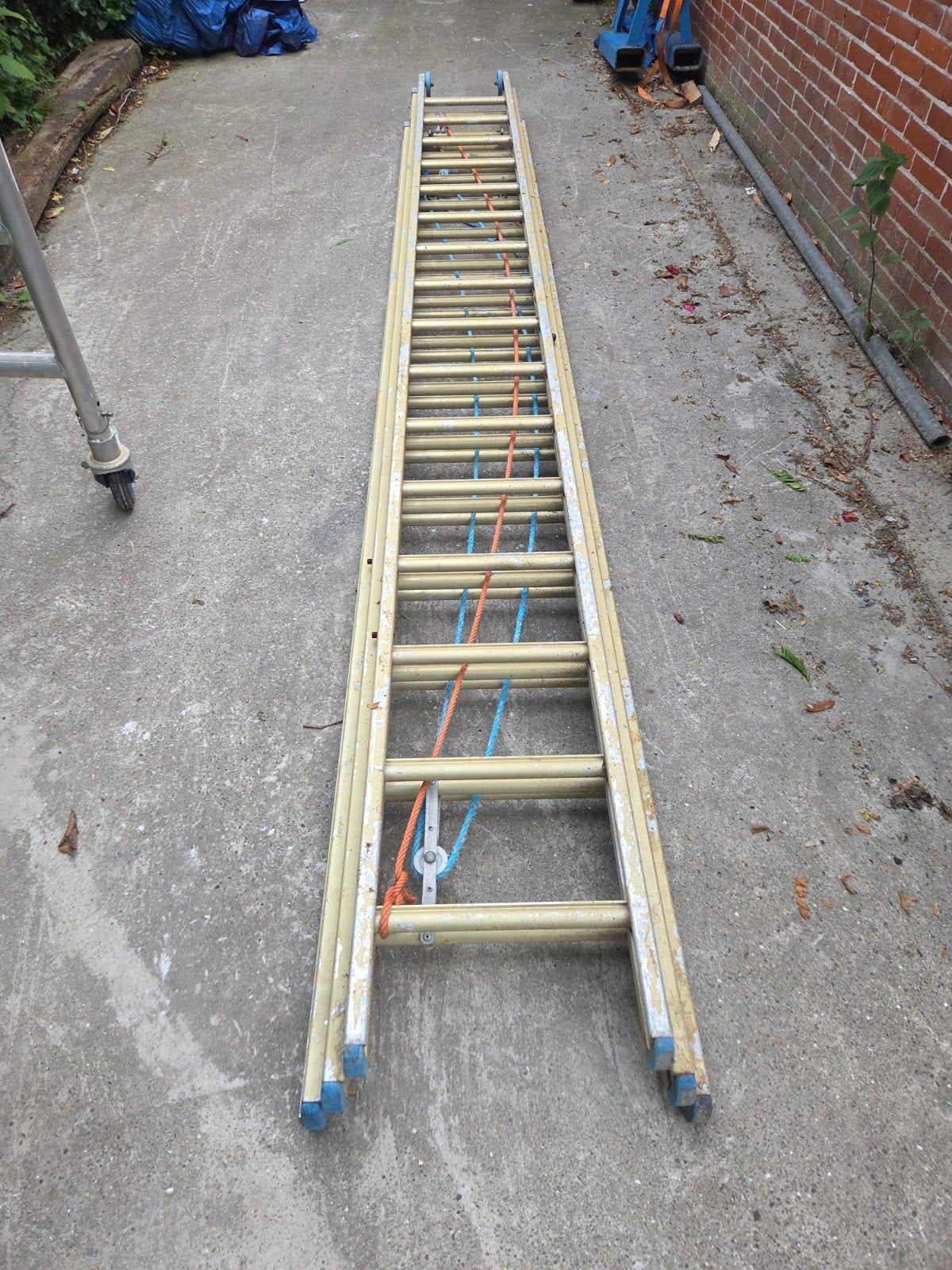 Ladder 12meter  3x16 sporten, Doe-het-zelf en Verbouw, Ladders en Trappen, Ophalen, Gebruikt, Ladder, Opvouwbaar of Inschuifbaar