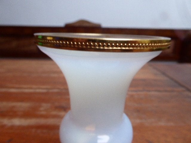 Vintage opaline vaasje met verguld randje, Murano, Ophalen of Verzenden