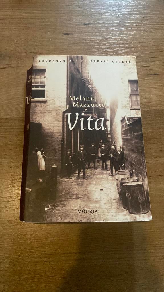 M. Mazzucco - Vita, Ophalen of Verzenden, Zo goed als nieuw, M. Mazzucco