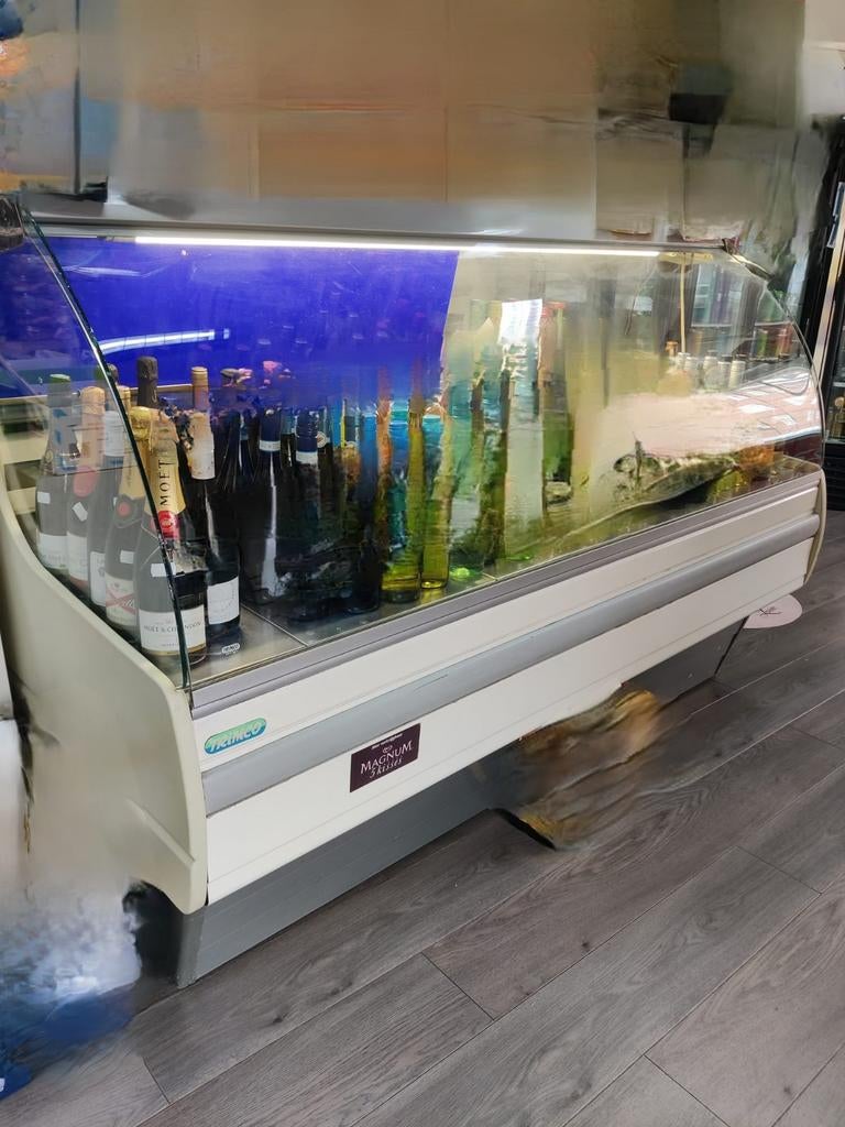 Trimco koeltoonbank., 200 liter of meer, 60 cm of meer, Zonder vriesvak, Gebruikt