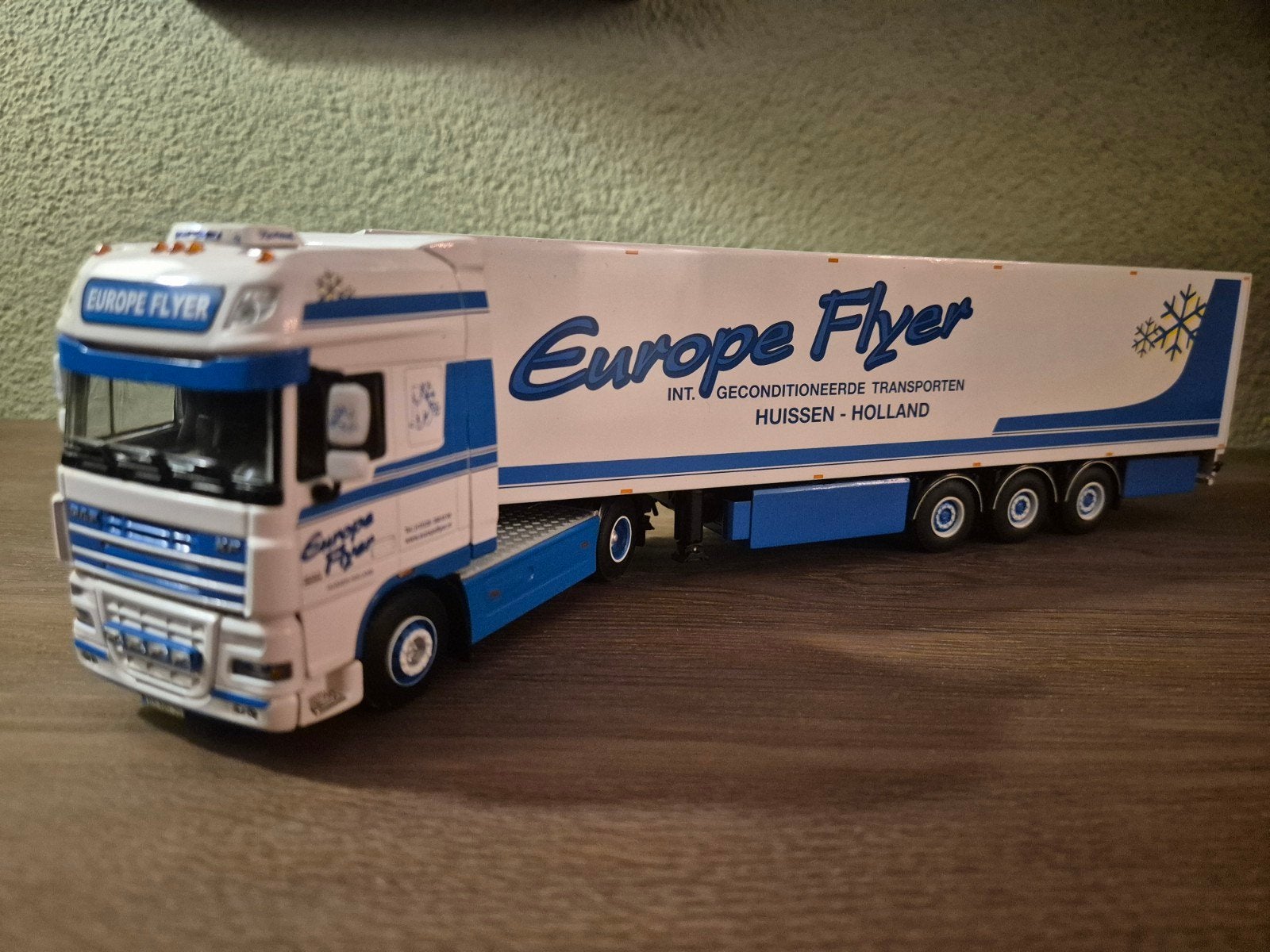WSI DAF XF 105 Super Space Cab Europe Flyer, Ophalen of Verzenden, Nieuw, Bus of Vrachtwagen, Wsi
