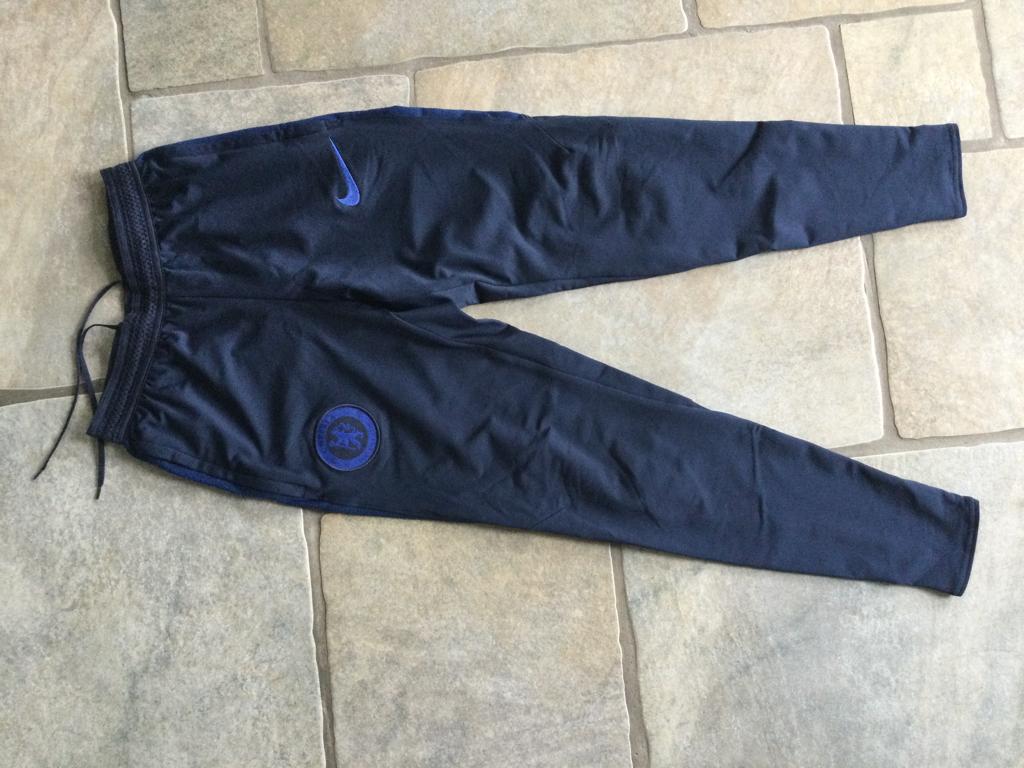 Nette NIKE DRI FIT trainingsbroek maat 176/ xs blauw, Kinderen en Baby's, Kinderkleding | Maat 176, Broek, Ophalen of Verzenden