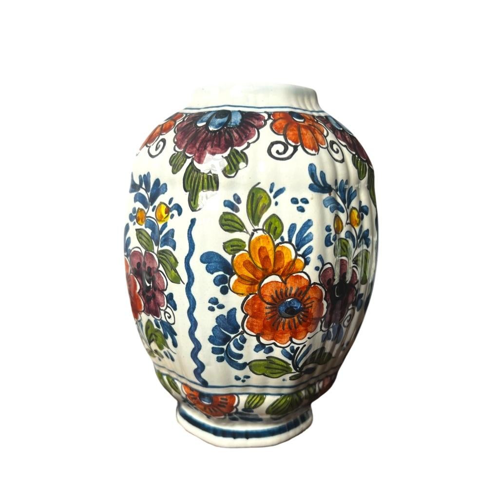 Handgeschakeld vaas van Oud Delft (na 1935 en vóór 1968)., Ophalen of Verzenden