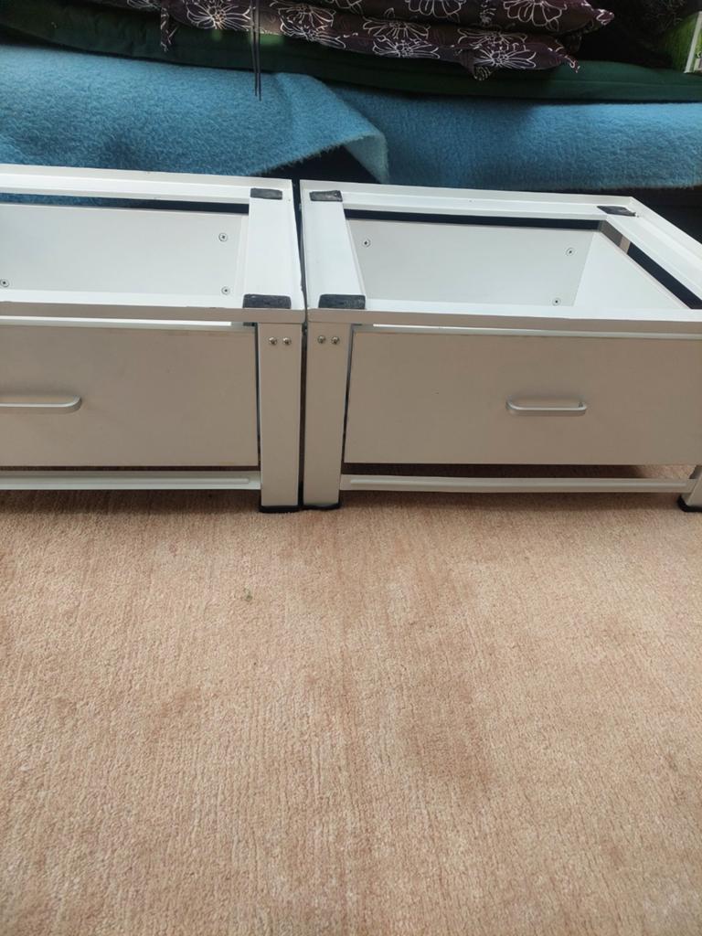 Twee wasmachine verhogers met opberg lade, Ophalen
