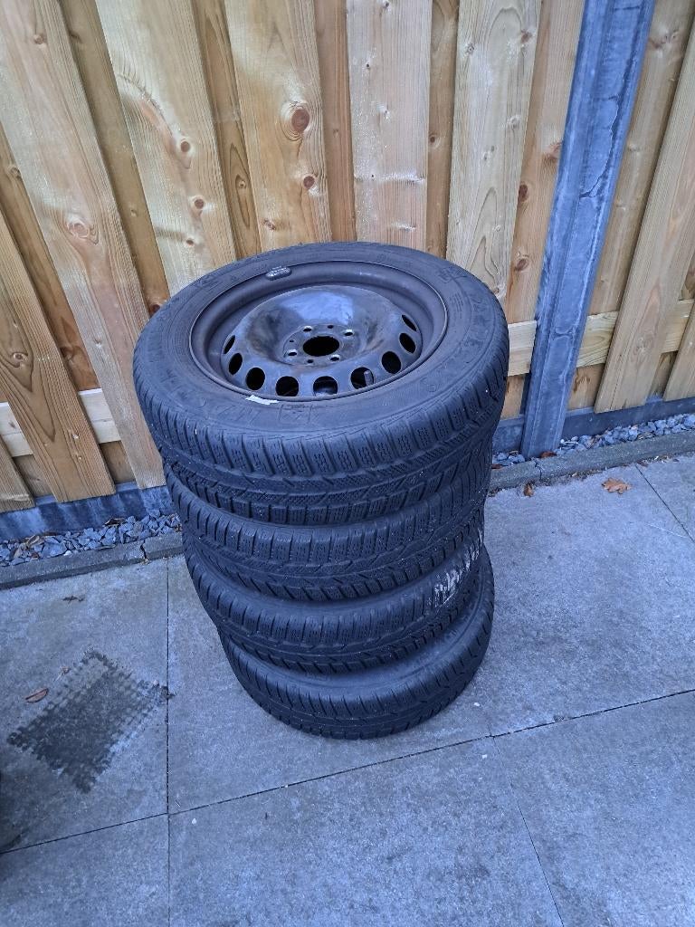 Ford Ka stalen velgen met winterbanden, Ophalen