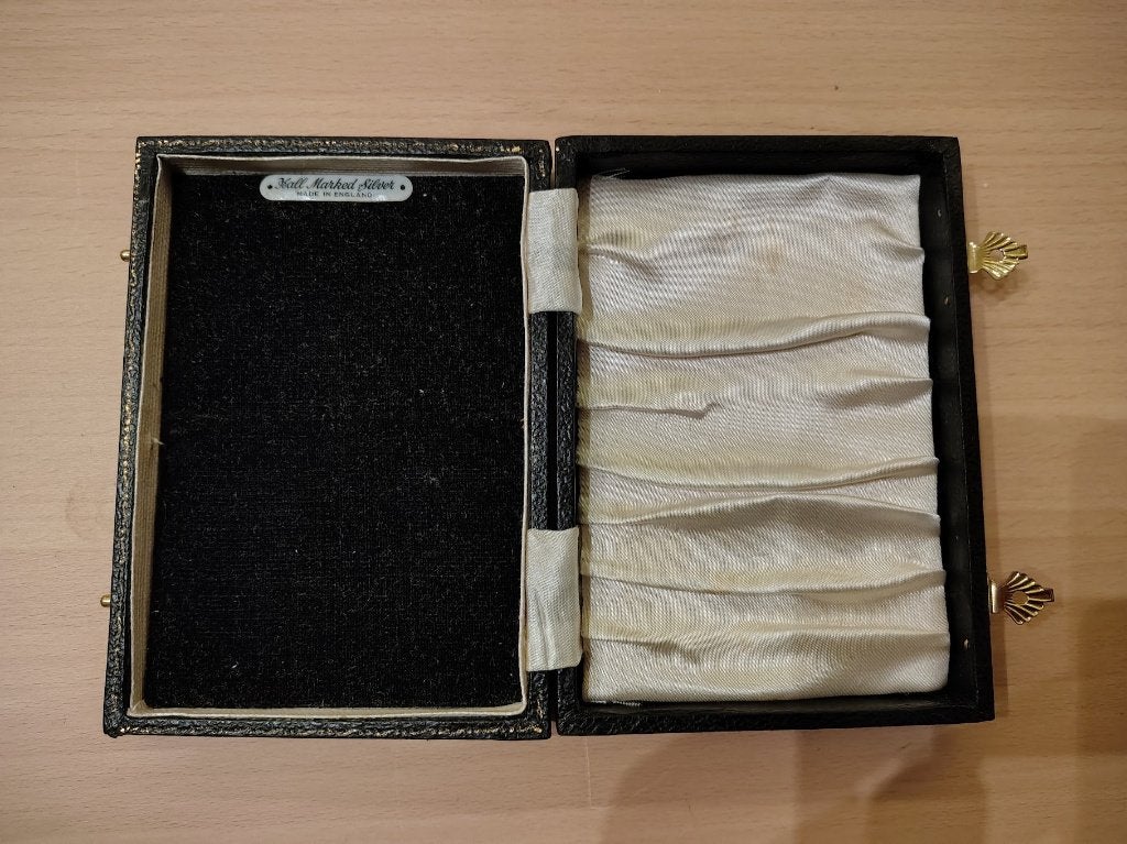 Antiek doosje voor zilver bestek - zwart met gouden accenten, Ophalen of Verzenden