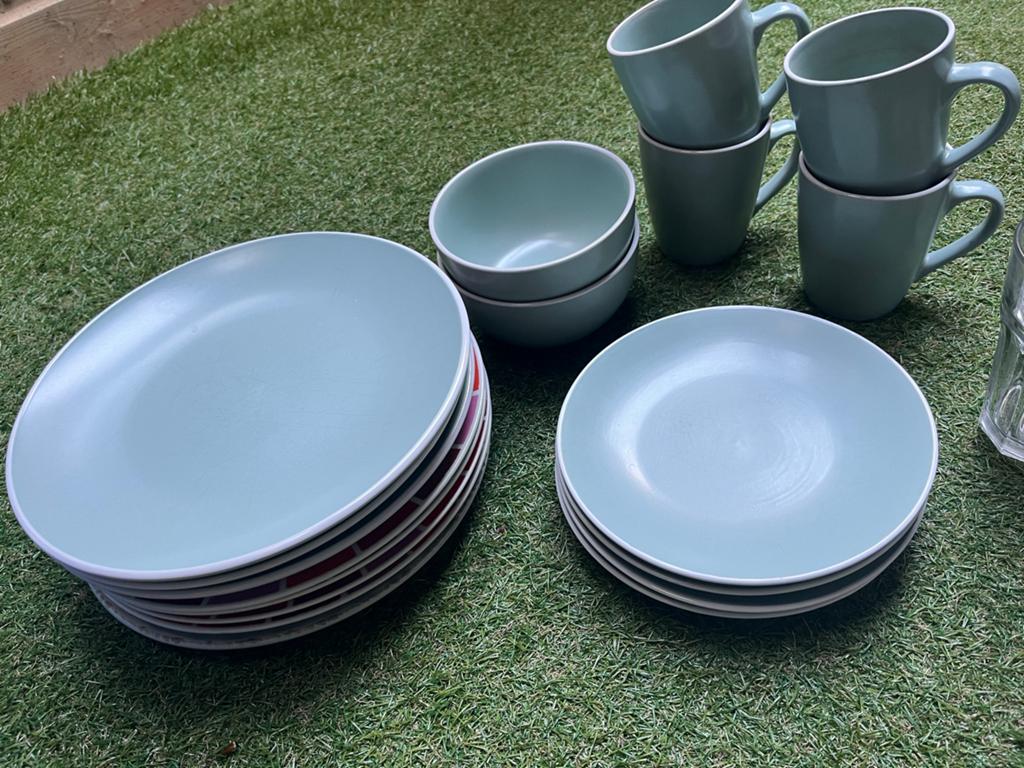 Uitgebreid servies met borden, kommen, mokken en glazen, Ophalen, Gebruikt, Keramiek, Effen