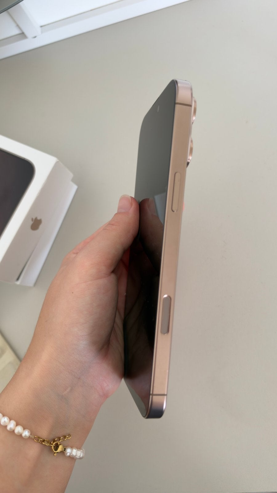 Foto 6 van iPhone 16 pro max Desert Titanium 256gb