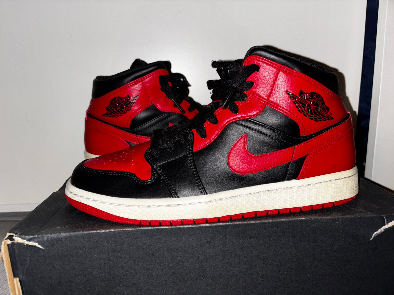 Air Jordan 1 Mid Banned Men Sneakers Red Black, Ophalen, Overige kleuren, Overige typen, Gedragen